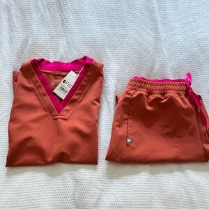 *Limited Edition* NEW WITH TAGS  Figs Orange/Berry scrubs M/MP